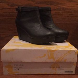 Super cute wedge/ platform heeled bootie
